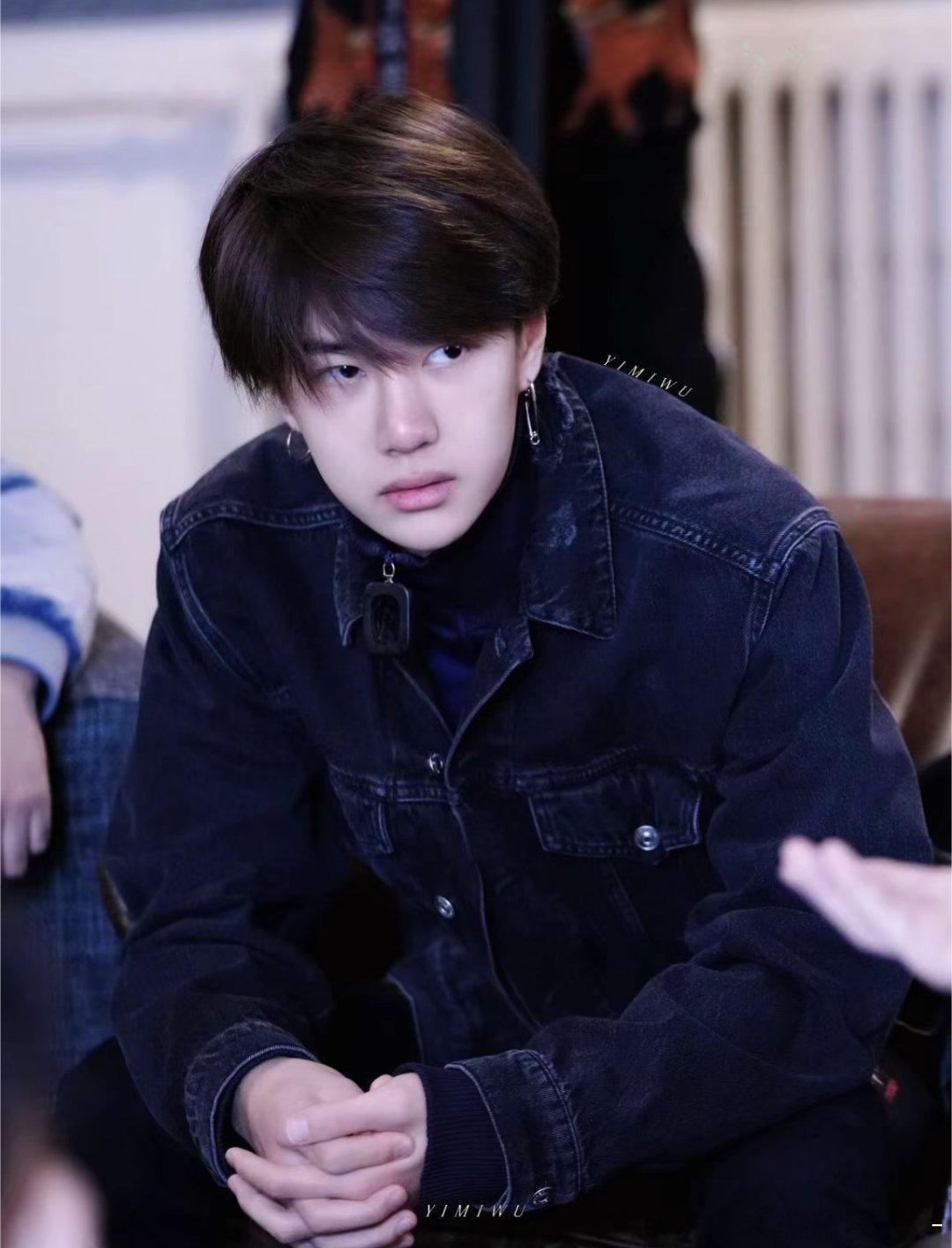 第一个发明让王一博素颜的人简直就是天才顺毛加素颜权威中的权威