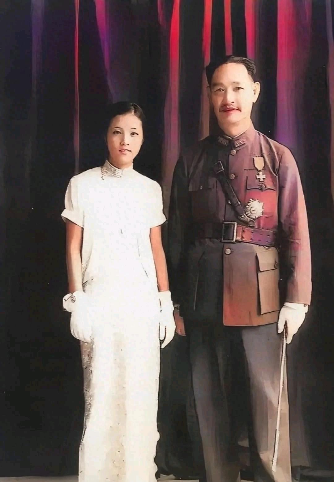 1938年7月，17岁的郭翼青嫁给了56岁的程潜。新婚夜，郭翼青羞答答的说：“你