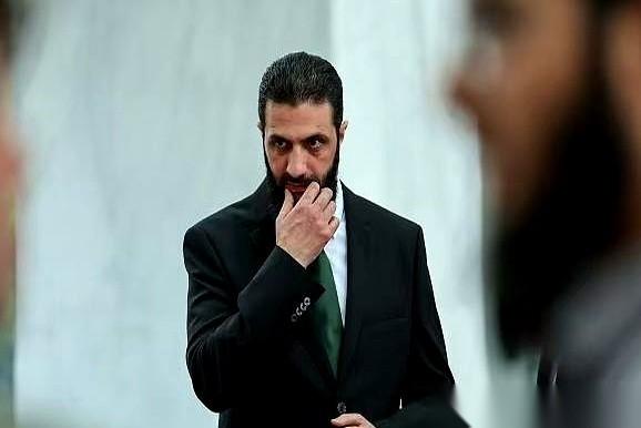 我跟你讲，今天刷到一个对比图，直接给我干沉默了。左边，本拉登。右边，现在叙利