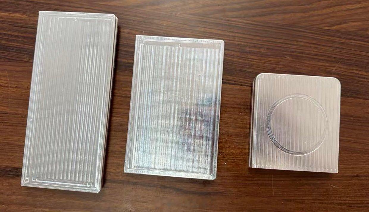 从左到右，三星GalaxyZFold8、ZFold8Wide和Z