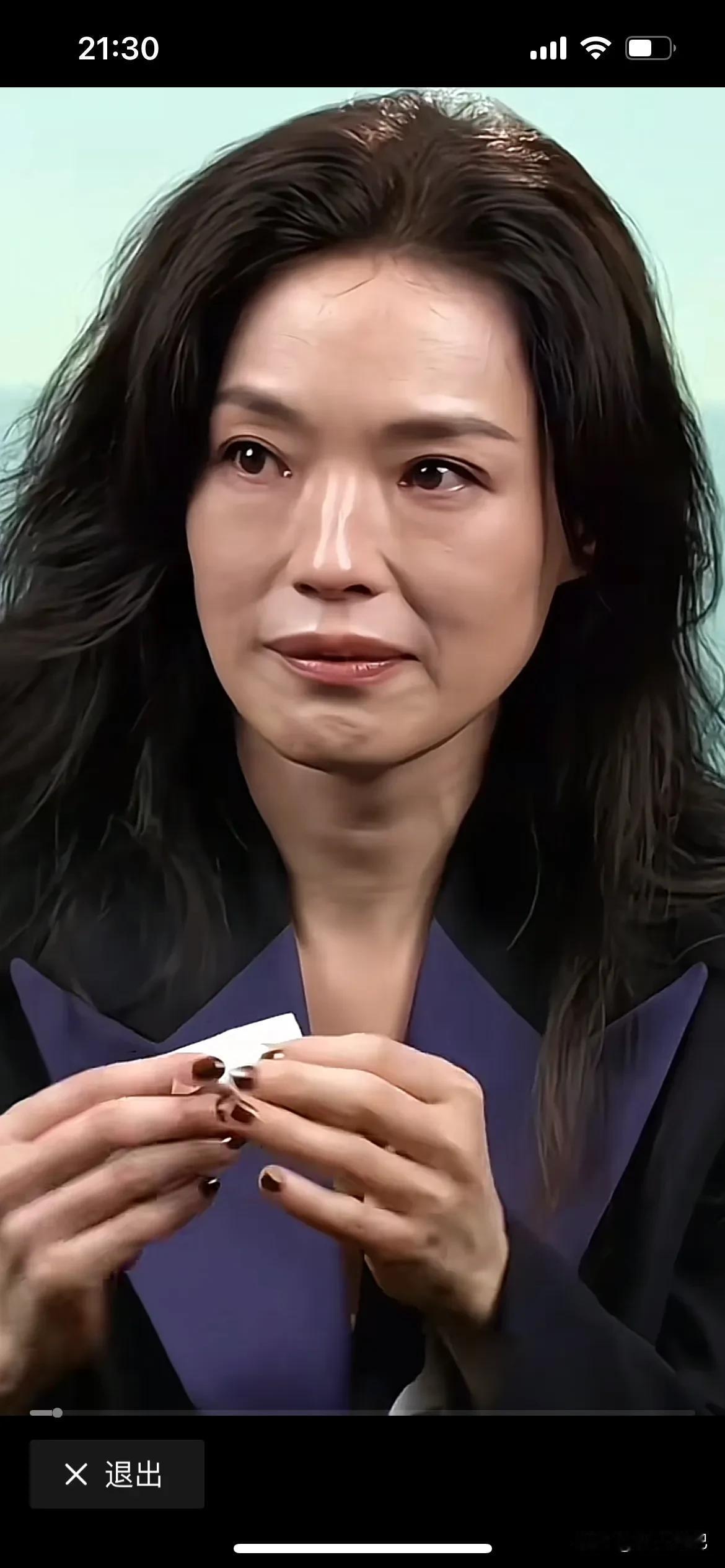 舒淇老师终于把脱掉的衣服一件一件的穿起来了，自编自导的电影也准备跟大家见面，舒淇