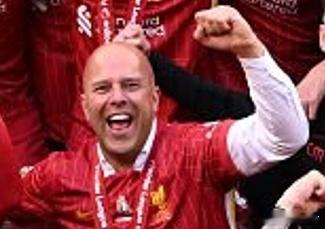 杰拉德在担任比赛评论员时，对斯洛特的言论提出了异议。他认为斯洛特不应再公开表示对