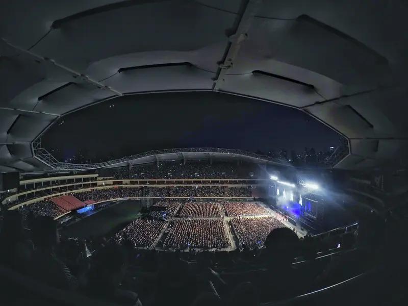魅族和锤子的消亡，恰恰印证了两个商业真理黄章蹲在车间磨了10年手机细节，罗永浩