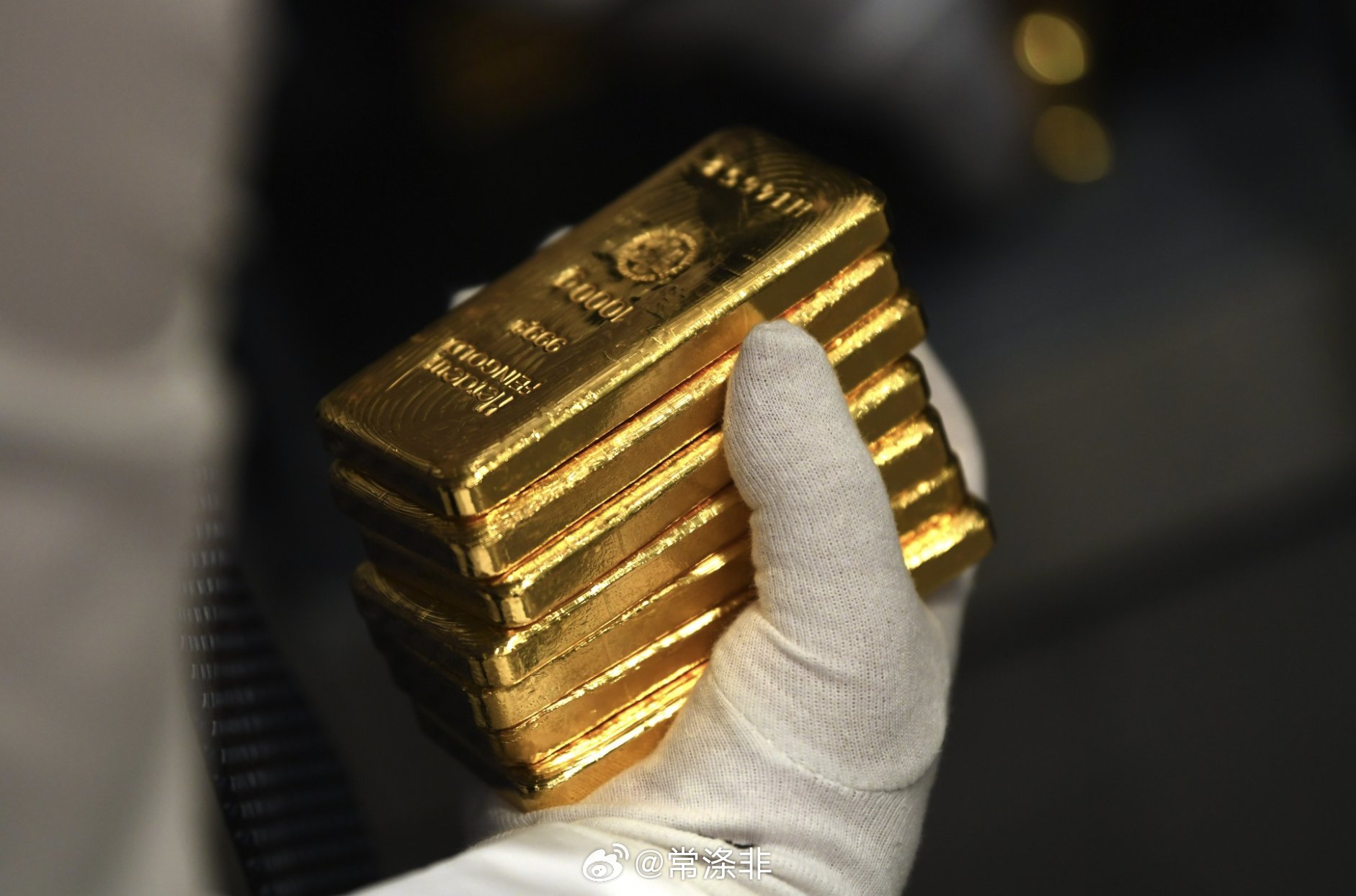 我们来思考一下这个问题：俄罗斯🇷🇺：世界第二大黄金生产国限制出口超过1