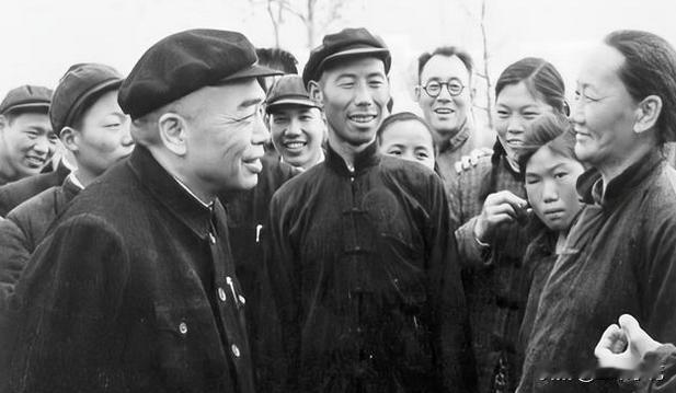 1958年军委扩大会议批粟裕，张爱萍上将拒不发言黄克诚默许，两年后彭老总落难他坚
