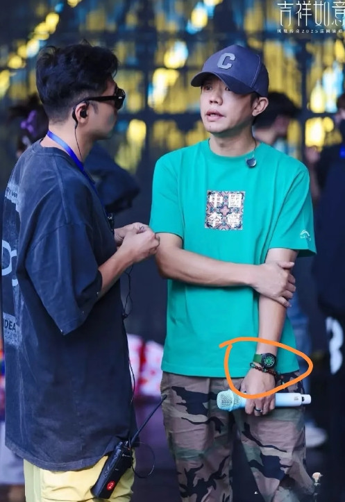 曾毅估计对手表有阴影了，这个梗是过不去了玲花指定要笑他一辈子了：曾毅是不是