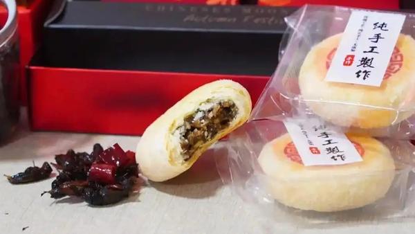 中秋惊现蟋蟀月饼！网友：广东蟑螂月饼在路上了？2025年9月中旬，离中秋还
