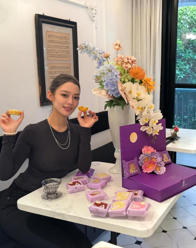 吉娜生日健身照，S级丰满身材​​​