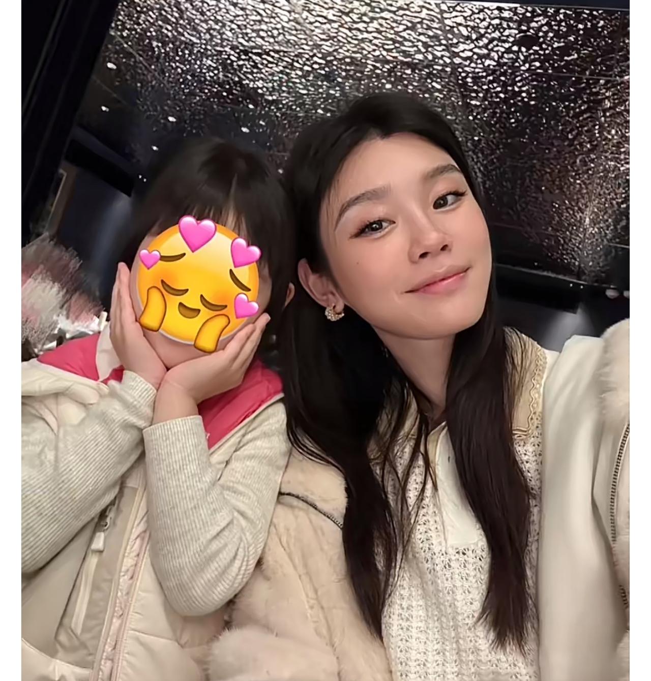 香港明星养娃，主打一个“不折腾”。你看郭晶晶带孩子路边吃鱼蛋，奚梦瑶女儿扎个乱糟