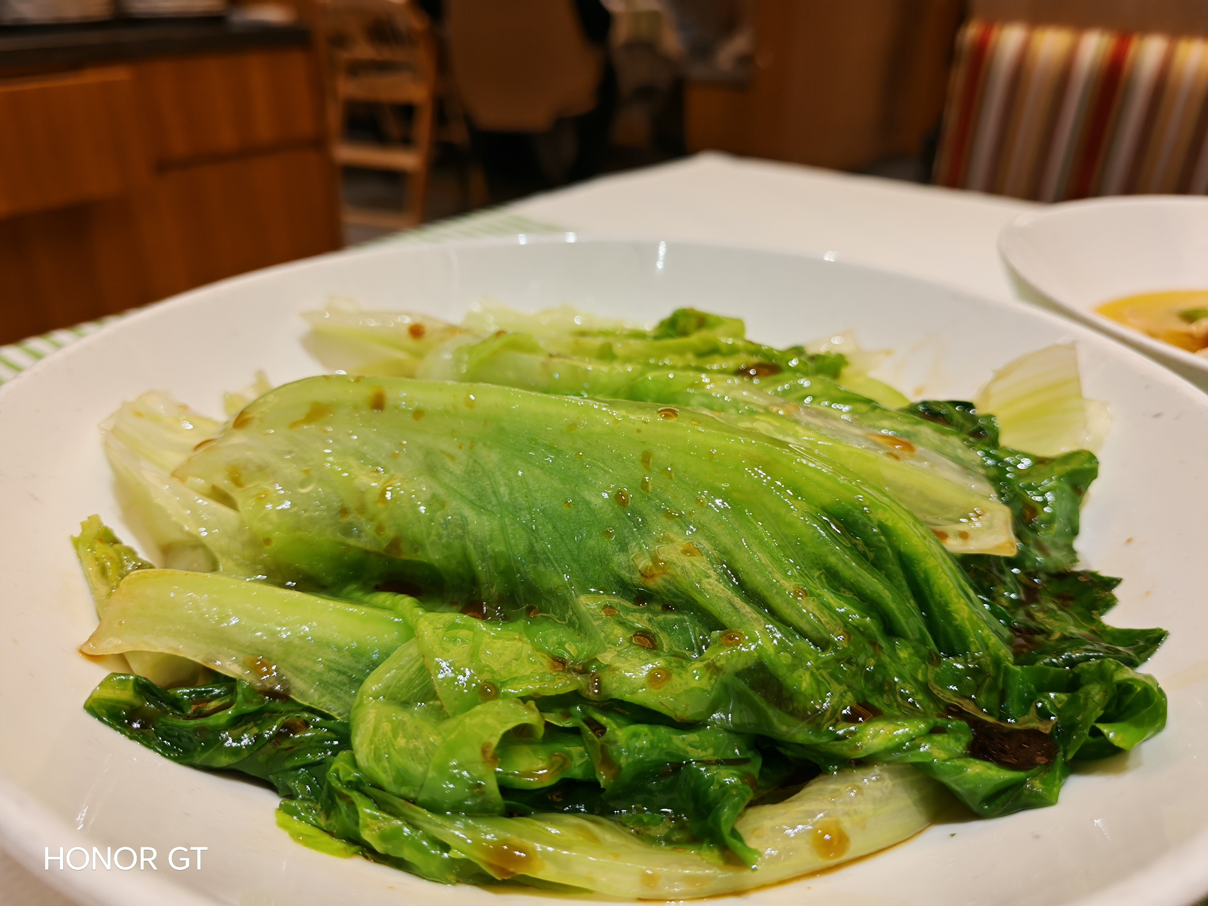 氛围可以环境可以餐具🍽可以味道口感一般目前吃到的蟹黄豆腐“辣得叫”家的