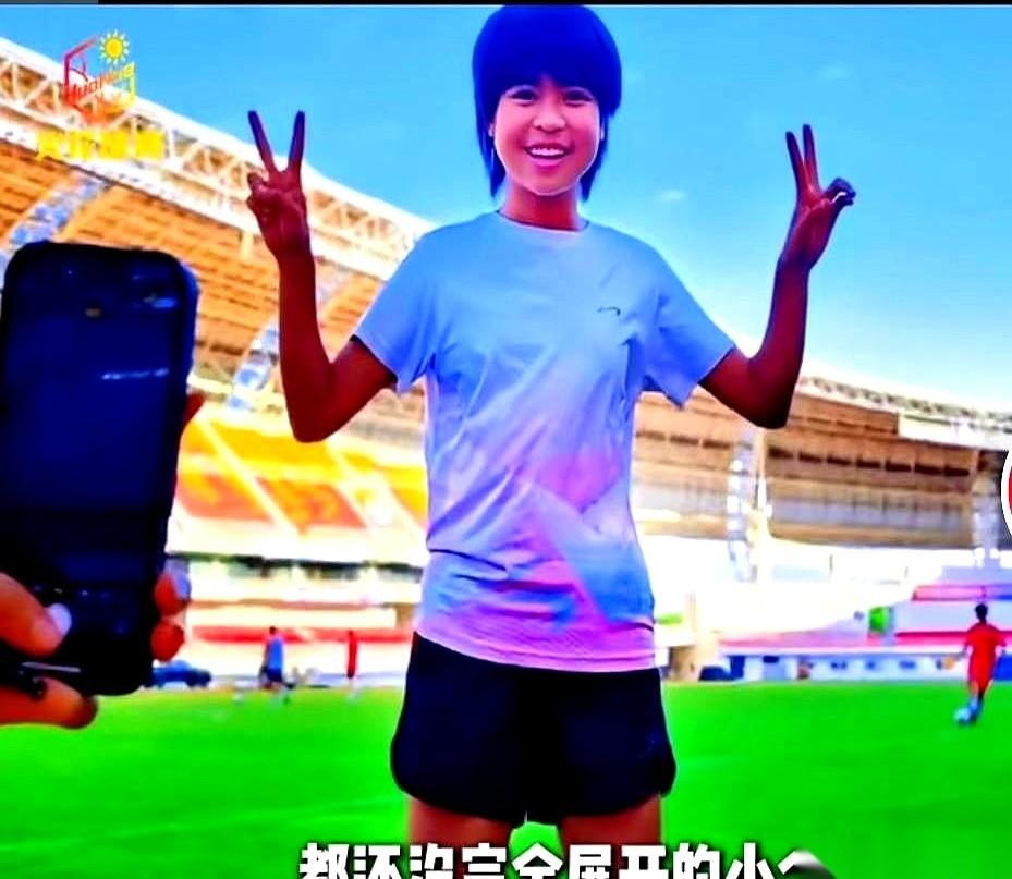 13岁的李福临跑出400米56秒09，一直被人喊作下一个陈妤颉。同样是13岁，