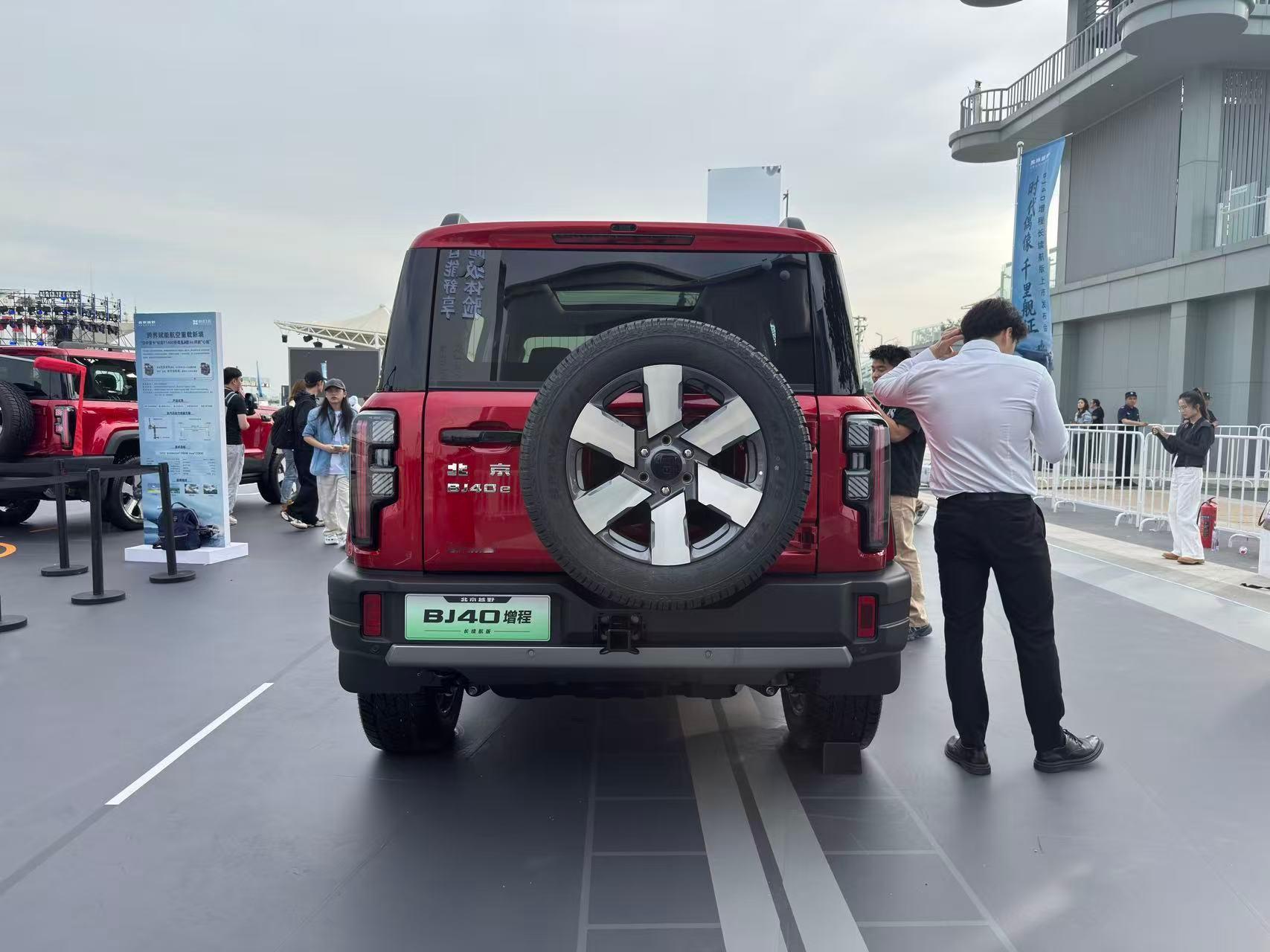 新车划重点5月21日，在今年北京车展上开启预售的BJ40增程长续航版车型正式上