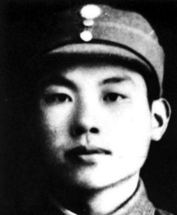 1961年，周总理在钓鱼台偶遇一个落单的少女，就问她：“你爸爸是谁？”少女说：“