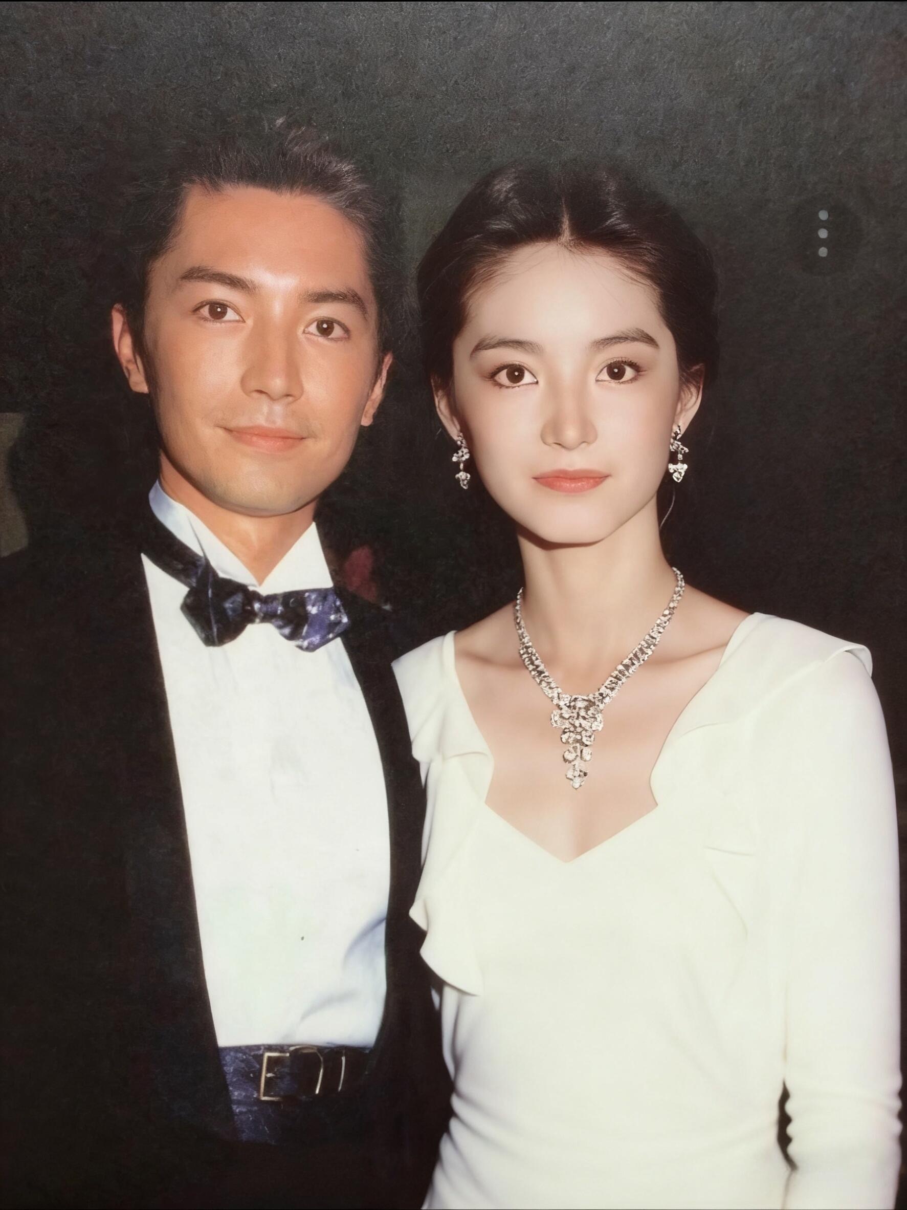 投稿：尊龙林青霞这么伟大的脸居然有两张！！🤩（p.s.是粉丝P的伪合照）