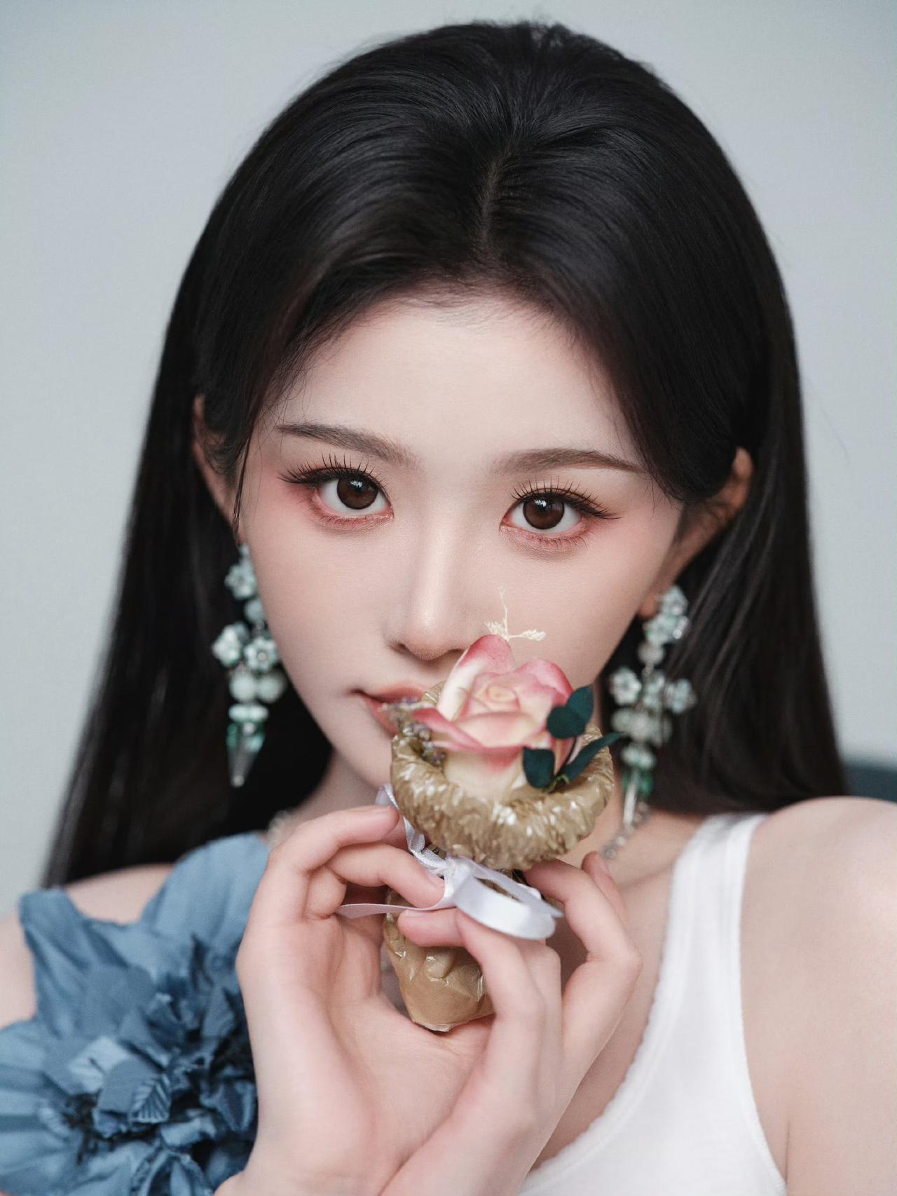 美得不要不要的😘孔雪儿