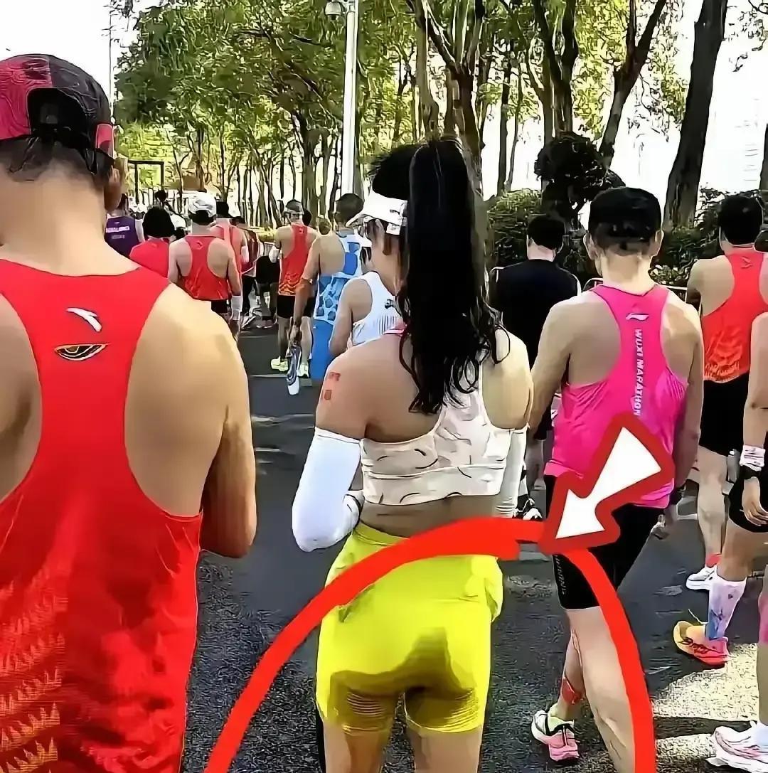 腹泻两次还跑完，4小时57分杭州28岁产品经理林晓雅，人生首马就想破五。2