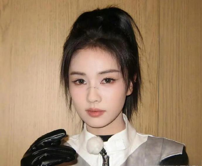 白鹿没有贴下睫毛做下置就这么虐….​​​