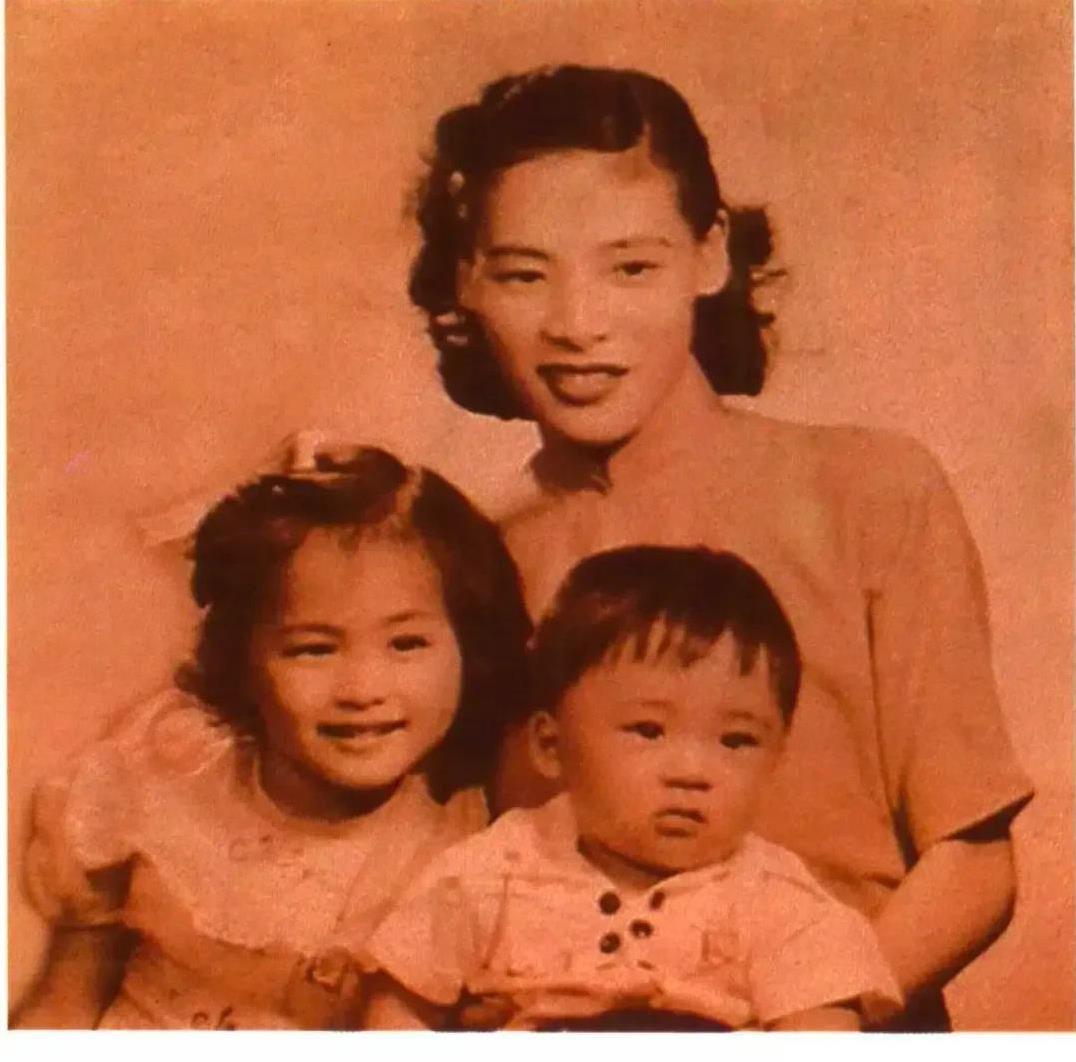 1982年，84岁的张大千临死前，将94%的遗产留给了四姨太徐雯波。然而，在他们