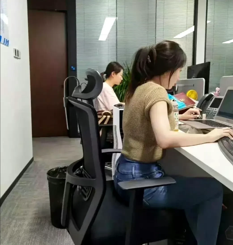 新来的同事，应该怎么上前开口打招呼？
