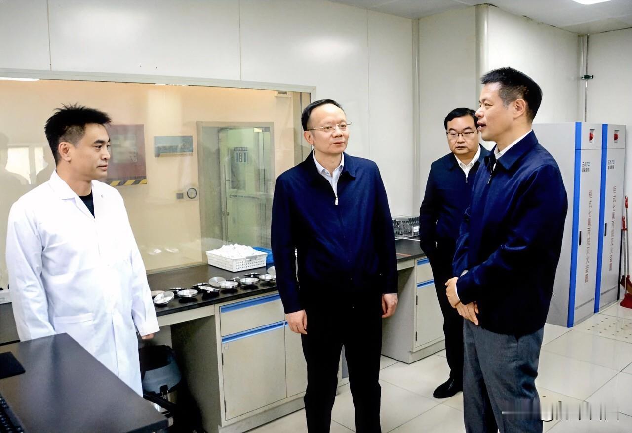 11月19日至20日，国家烟草专卖局党组成员、副局长刘三江在河北烟草调研并督导打