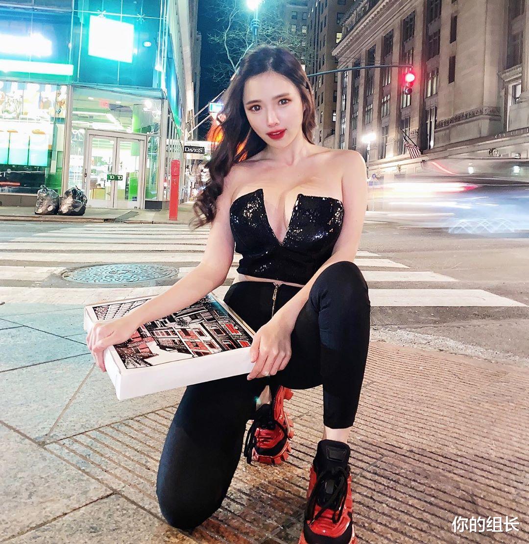 超性感美女DJ晒演出服, 小皮衣配性感皮裤太诱人
