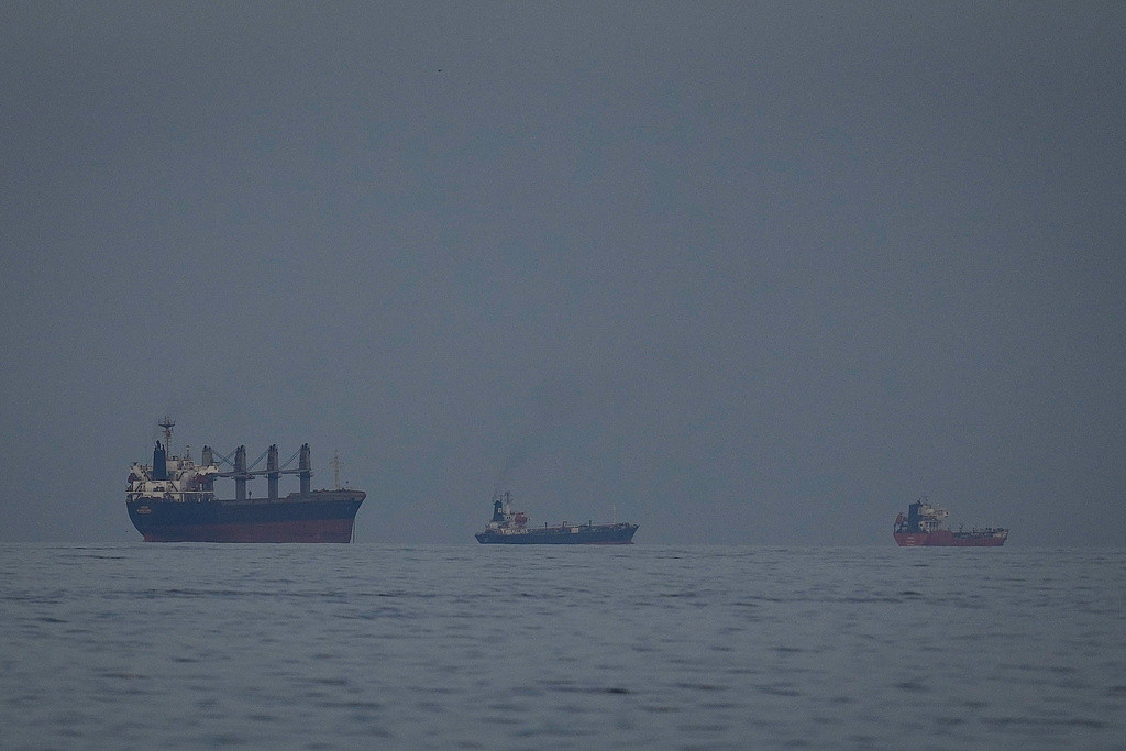 伊朗：允许部分国家船只通过海峡