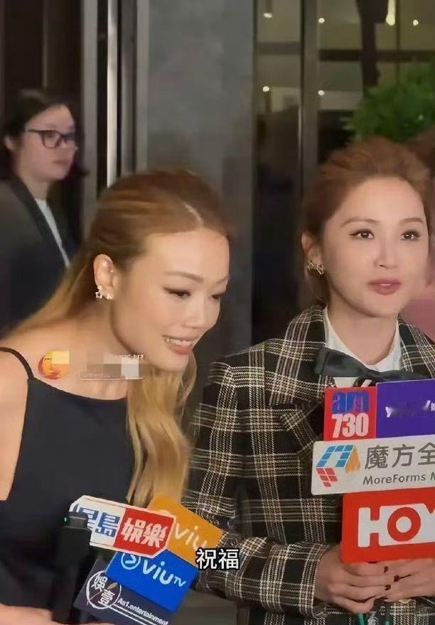 阿sa祝福陈伟霆当爸,前几天,何穗陈伟霆突然官宣生子,让很多人都感到意外,就连圈