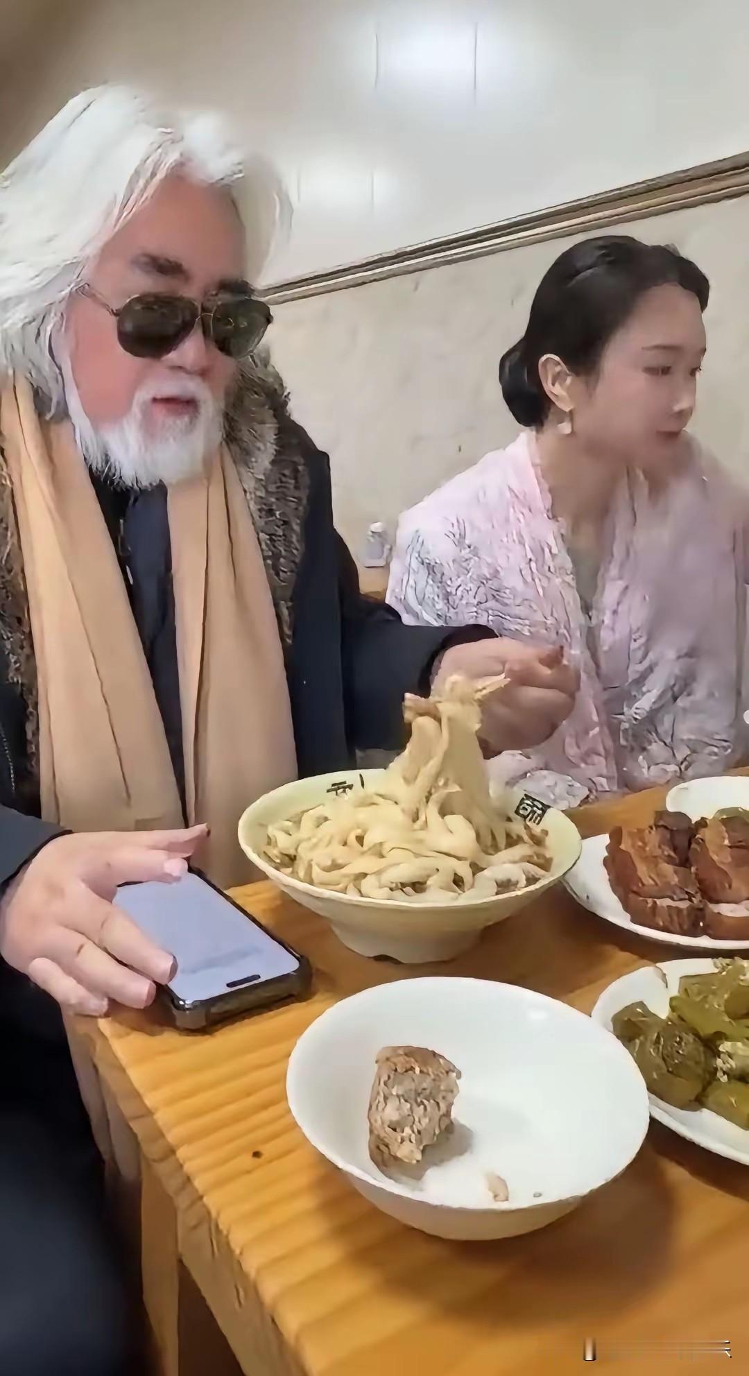 电视上看着一般般，真人巨漂亮！
