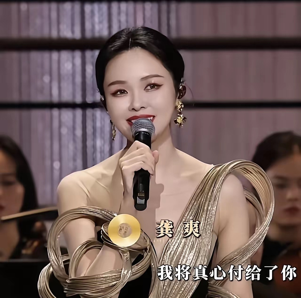 龚爽离世的第十天，弟弟发长文缅怀姐姐，原来在生命的最后两个月里，她受了好多苦，却仍然坚信自己能够再回