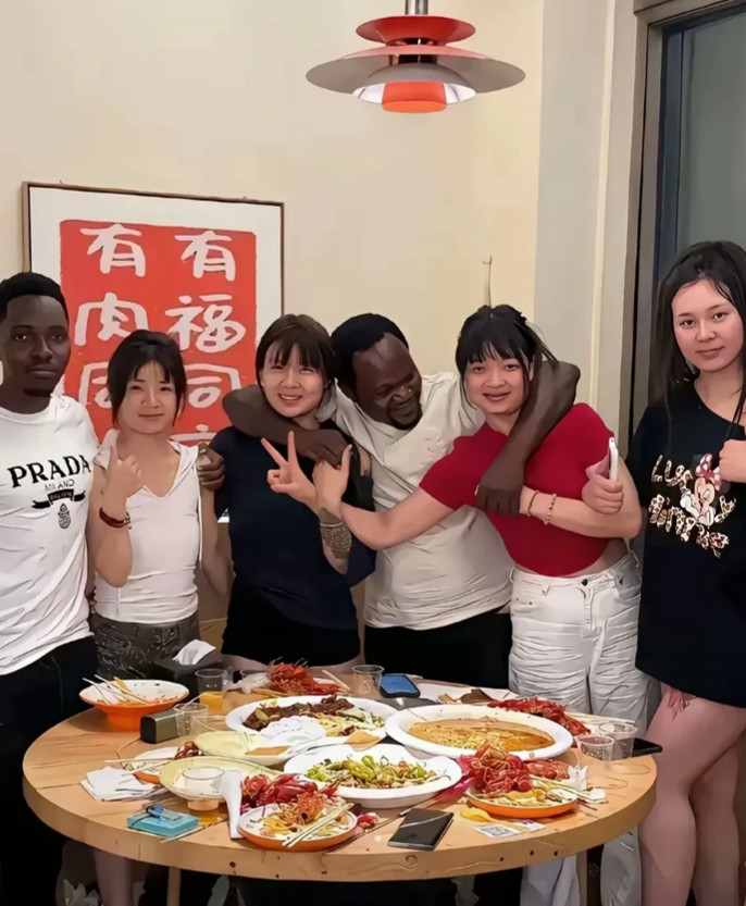 这些姑娘太不了解黑人的习性了，要是知晓他们在非洲的生活状况与方式，是绝对不会跟黑