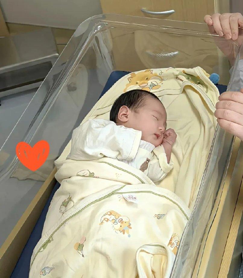 2008年，广西一女子因为怀孕成了植物人，为了救她，丈夫忍痛选择放弃孩子，没想到
