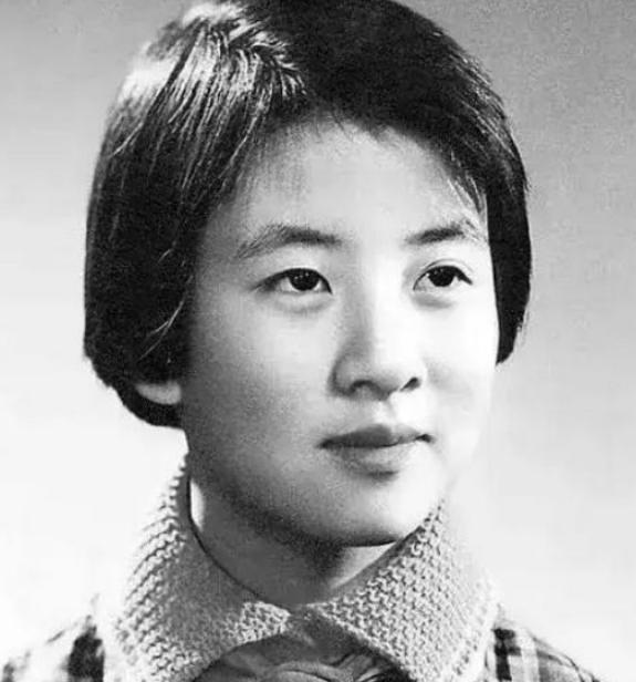 2017年12月，黄帅静静地离开了人世，没有留下只言片语，她把一切都交给了时间，