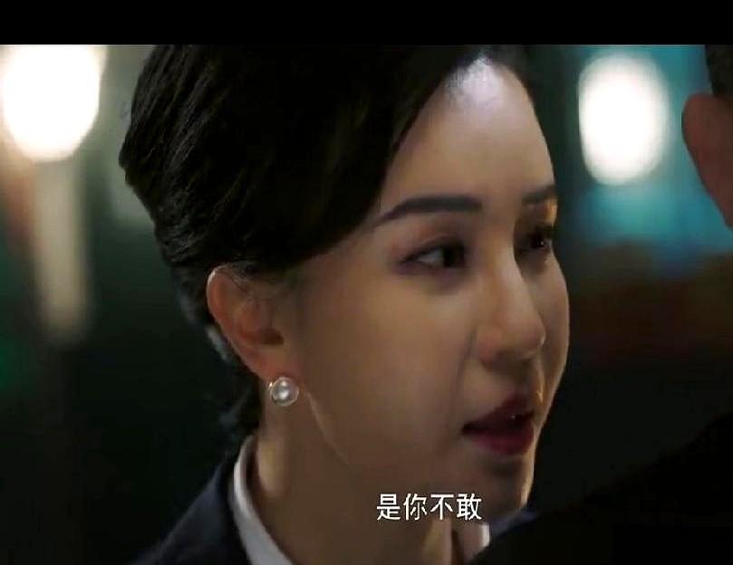 想扳倒一个人，最有效的办法还是从钱下手。李亨很懂这个道理。他直接甩出两根金条