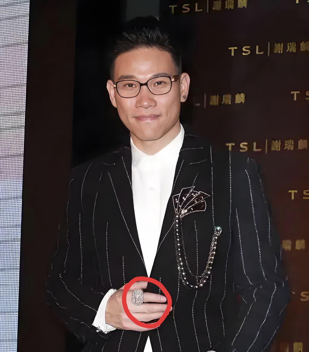 刷到热搜才知道，苏永康演唱会确实被官方取消了。说真的，我实在没法同情——200