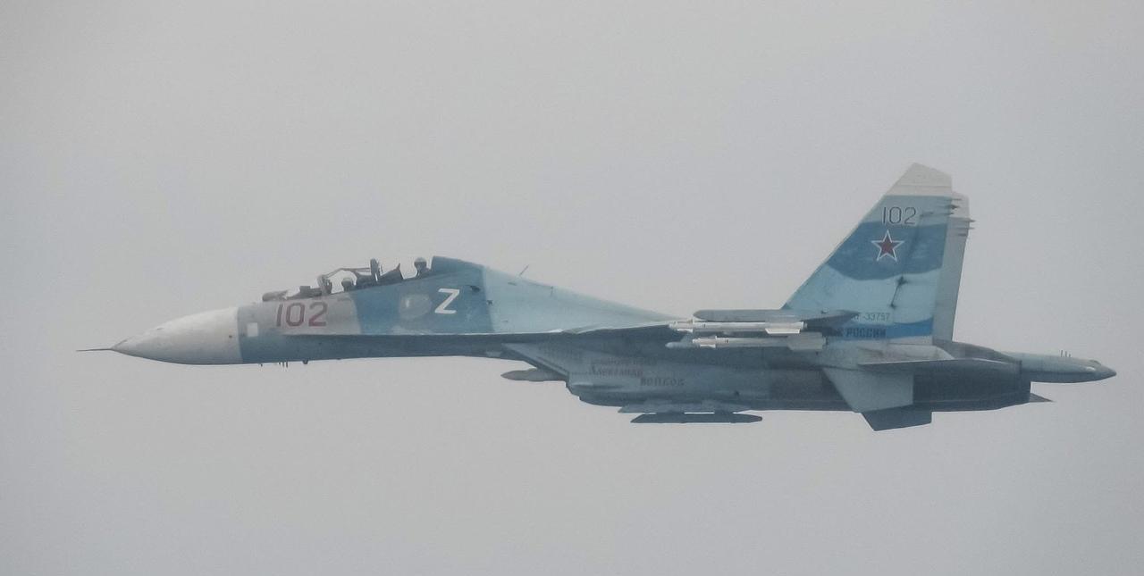 波罗的海上空的空中对峙----英国皇家空军（RAF）镜头中的俄罗斯军机从图片