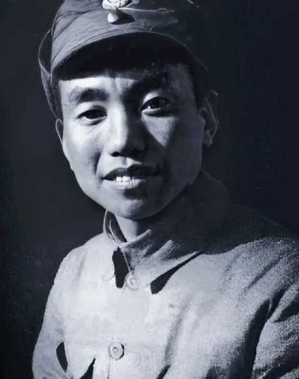 1931年，师长萧克在看到一位俘虏之后，大惊失色，急忙对看守说：“已经是俘虏了，