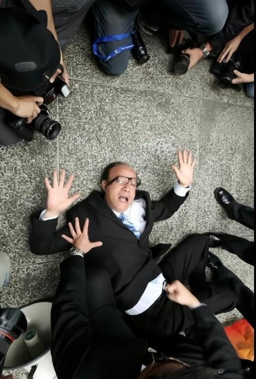 明眼人都看得出来，这是在阴阳谁？商人其实也不容易，99%大部分被垄断，剩下的