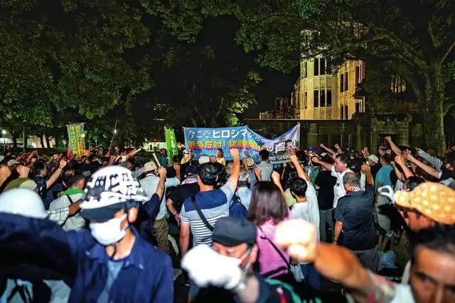 日本引进5万印度技术人才引发民众抗议，马斯克抨击为“犯罪”日本街头抗议标语与