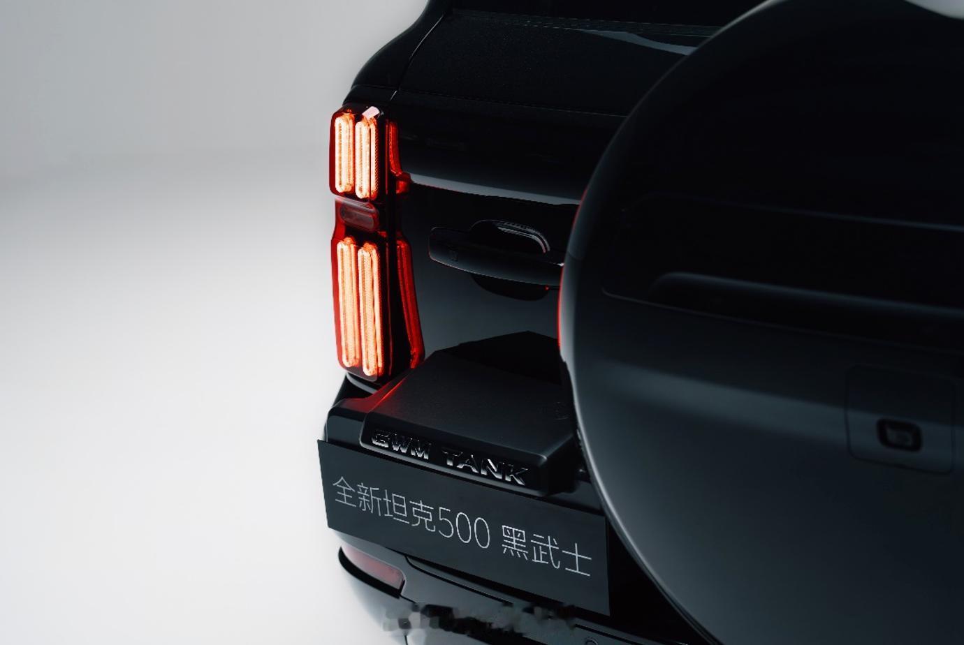 全新坦克500黑武士来了，朋友们觉得这个颜色好看嘛？采用定制全黑套件：黑色灯组+