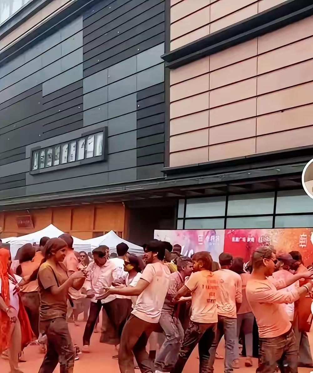 民间处理滞留外籍人员的思路真的太通透，不靠强硬手段就化解两难困境，属实让人佩服。