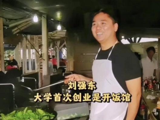  回望刘强东二十多年前开餐厅的日子，能看到他身上的韧性——哪怕遇到困难，也没想过