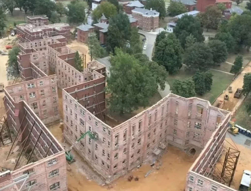 第一次见，请问这种建筑风格叫什么？