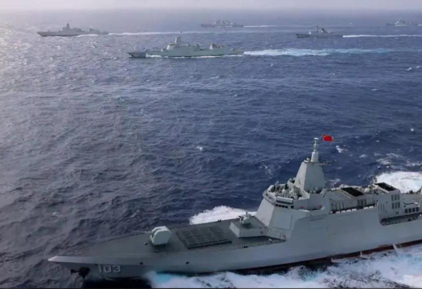 东海舰队悄悄干了件大事，两艘万吨巨兽入列，福建舰更是把美媒吓得不轻。麻烦看官