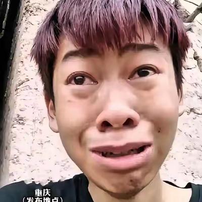 2023年，重庆一名残疾男孩，父母和爷爷奶奶都没有了，只剩一个外婆，打工攒了半年