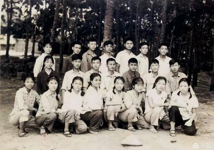 【老照片】新中农场广东知青老照片。从1968年11月始，有近2000名知青先后来