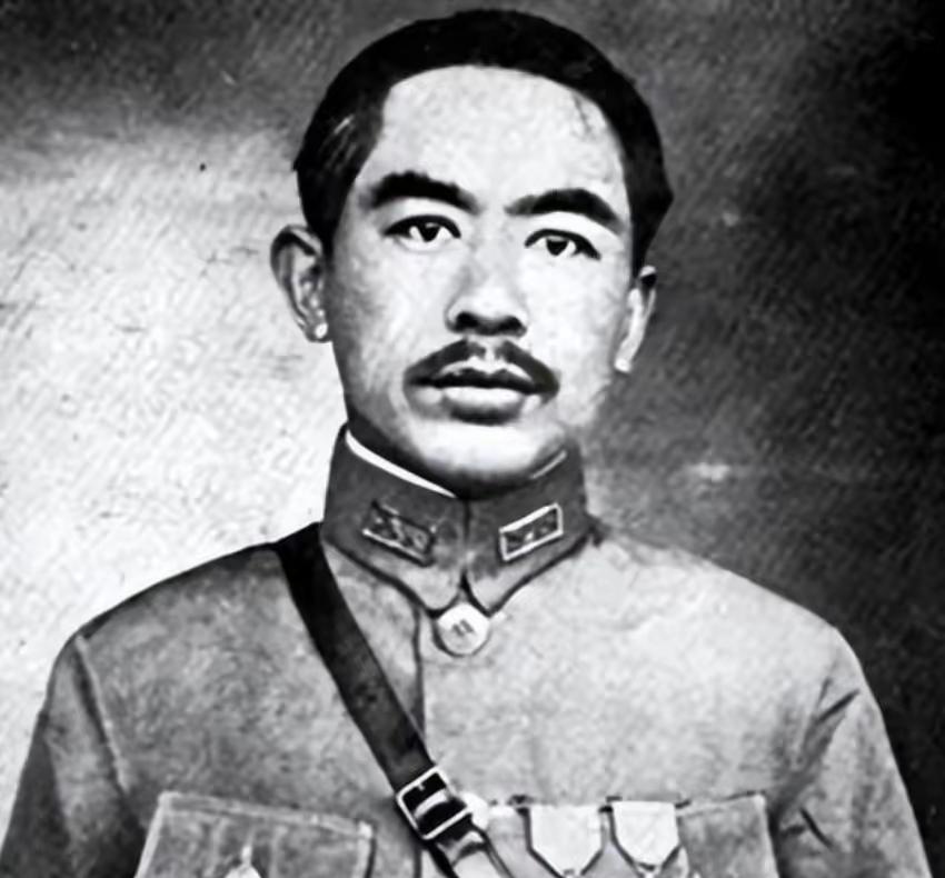 1991年，苏联解体，一位昔日叛逃至苏联的开国少将马尔果夫借助外交途径提出想要回