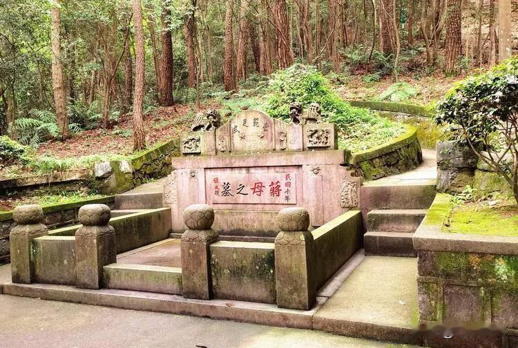 1921年王采玉临终遗命不与夫合葬，蒋介石寻得弥勒肚脐龙穴，五年当上总司令，二十
