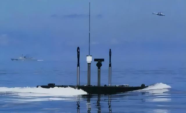 核潜艇的水下通信，是全球最烧钱的通信方式之一。传递一个简单“嘀”声，背后就要砸数