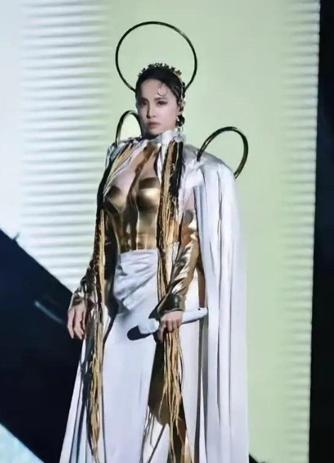 蔡依林模仿麦当娜，效果却出人意料的搞笑。