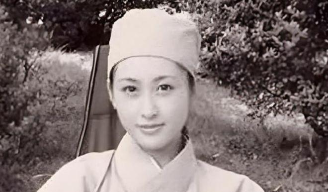 1950年，我军剿匪部队到了浙江鄞县的一座尼姑庵，发现一个年轻貌美的尼姑，胸脯异